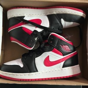 Jordan 1 Size 3.5Y. Great condition. Unisex